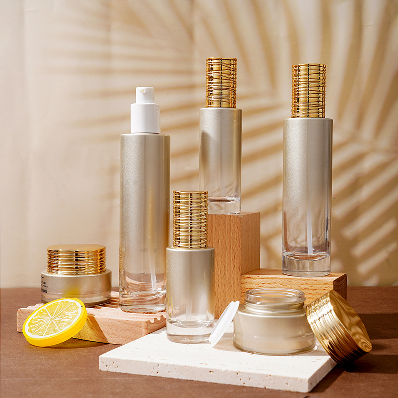 Chai serum thủy tinh có nắp chải mạ điện Chai serum thủy tinh có nắp chải mạ điện