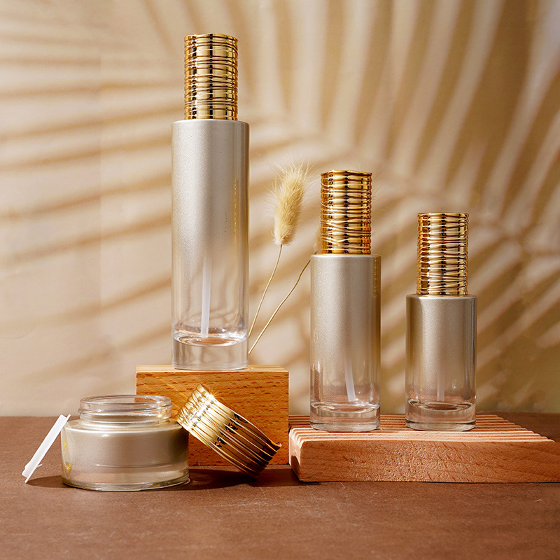 Chai serum thủy tinh có nắp chải mạ điện Chai serum thủy tinh có nắp chải mạ điện