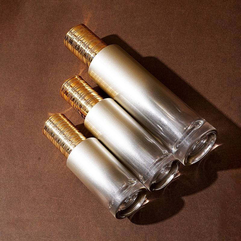 Chai serum thủy tinh có nắp chải mạ điện Chai serum thủy tinh có nắp chải mạ điện