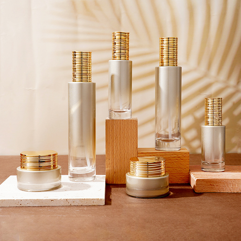 Chai serum thủy tinh có nắp chải mạ điện Chai serum thủy tinh có nắp chải mạ điện