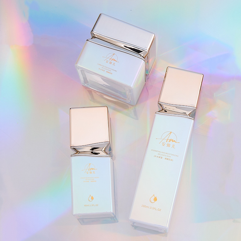 Hũ kem thủy tinh vuông có tác dụng ánh kim cho kem mặt và kem mắt Hũ kem thủy tinh vuông có tác dụng ánh kim cho kem mặt và kem mắt