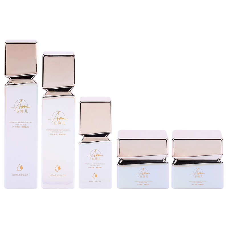 Hũ kem thủy tinh vuông có tác dụng ánh kim cho kem mặt và kem mắt Hũ kem thủy tinh vuông có tác dụng ánh kim cho kem mặt và kem mắt