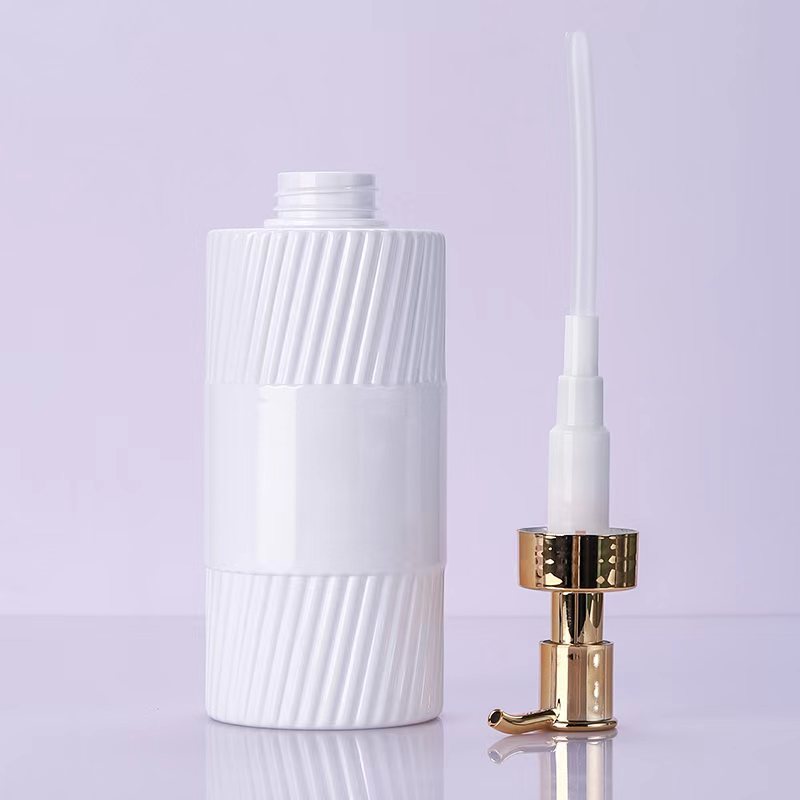 Thân Thiện Với Môi Trường 500Ml Dẹt Vai Dầu Gội Sữa Tắm Chai Trắng Sọc Đen Ép Bơm Nhựa Nhũ Bao Bì Cho Kem Dưỡng Da sử Dụng Thân Thiện Với Môi Trường 500Ml Dẹt Vai Dầu Gội Sữa Tắm Chai Trắng Sọc Đen Ép Bơm Nhựa Nhũ Bao Bì Cho Kem Dưỡng Da sử Dụng