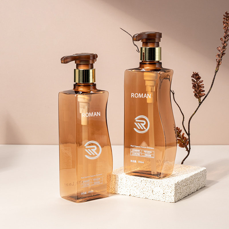 Đáng tin cậy 350ml 500ml Chai sữa dưỡng thể rỗng bằng nhựa màu hổ phách hình đường cong có bơm để dùng dầu gội chăm sóc tóc hoặc sử dụng kem dưỡng da mặt