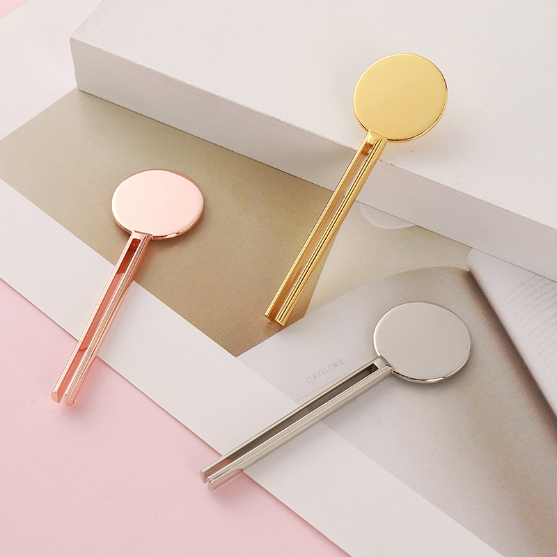 Mỹ Phẩm Chìa Khóa Xoay Hình Ống Máy Vắt Cán Ống Kem Đánh Răng Vắt Chìa Khóa Có Chân Đế Đựng Ống Kim Loại Vắt